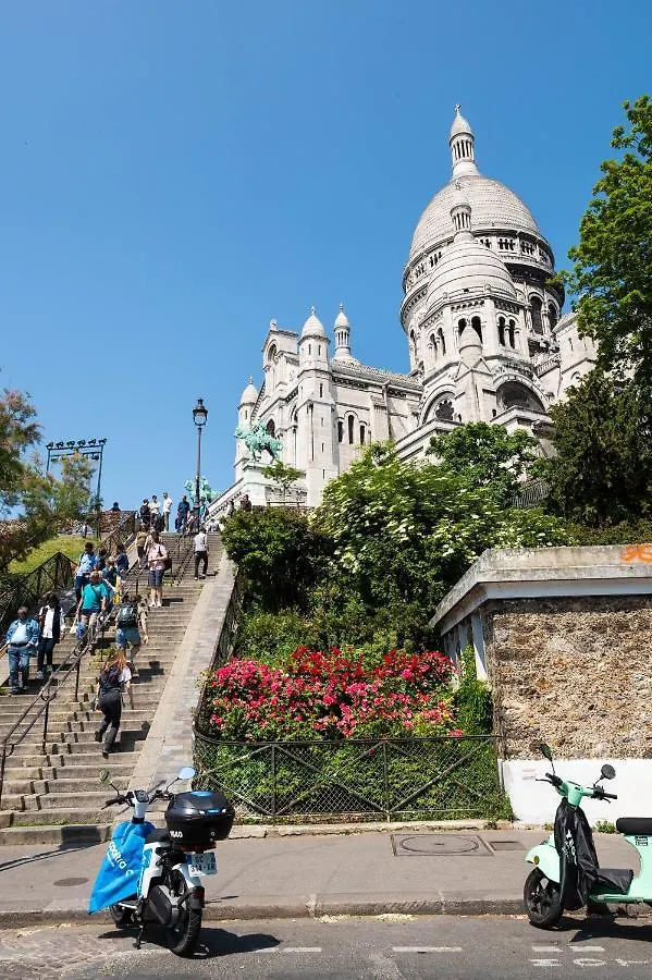 In Front Of The Sacre Coeur - 2 Bedrooms With Elevator Paris France