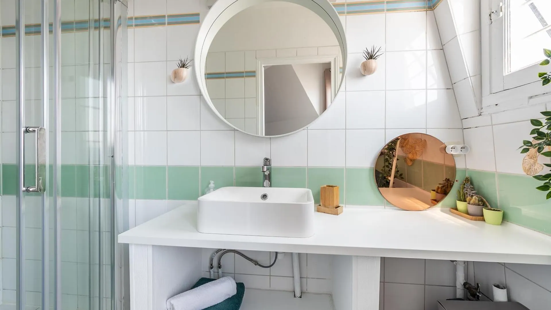In Front Of The Sacre Coeur - 2 Bedrooms With Elevator Paris
