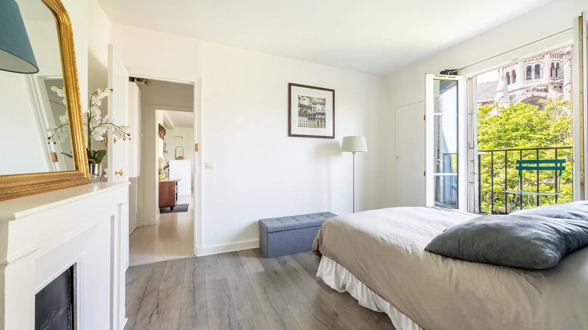In Front Of The Sacre Coeur - 2 Bedrooms With Elevator Paris France
